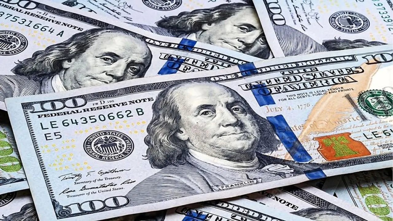 أدنى مستوى.. تراجع الدولار مقابل اليورو إلى قيم غير مسبوقة منذ ثلاثة أسابيع